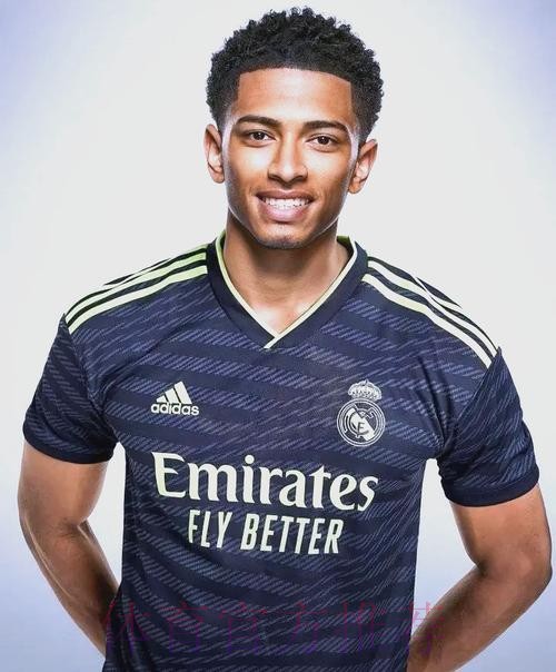 西媒:皇马计划7月为贝林厄姆支付1亿欧的转会费 西媒:皇马计划7月为贝林厄姆支付1亿欧的转会费