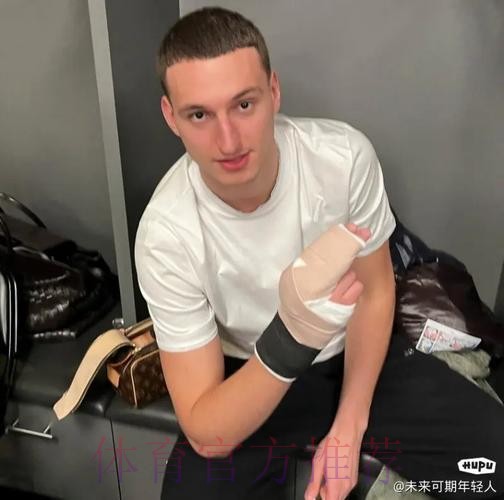 约维奇:对一名年轻人来说 想融入最大的俱乐部很难 约维奇:对一名年轻人来说 想融入最大的俱乐部很难