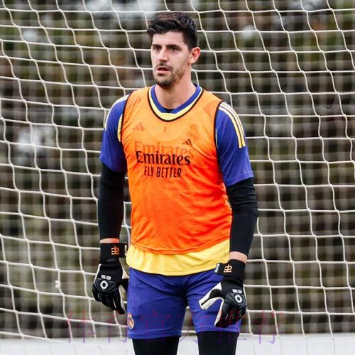 再遭重伤！官方：库尔图瓦训练中右膝半月板撕裂